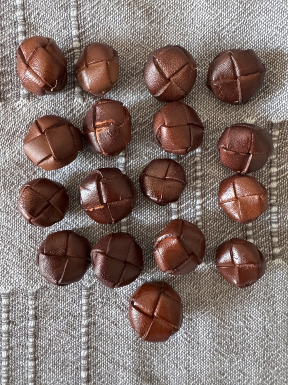 Vintage Ralph Lauren Set of 17 Brown Leather Knot Buttons (READ)